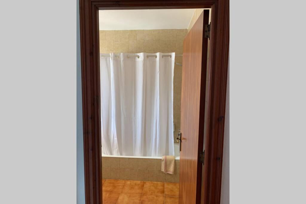 Apartamento En Playa Santo Tomas 1-5 Es Migjorn Gran Bagian luar foto
