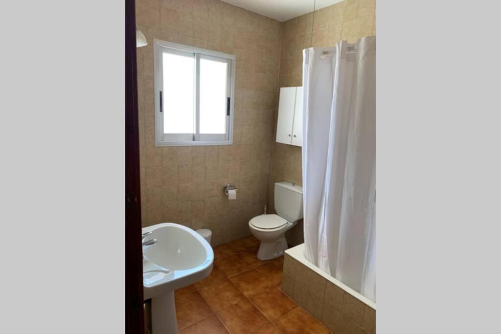 Apartamento En Playa Santo Tomas 1-5 Es Migjorn Gran Bagian luar foto
